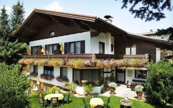 Pension Montana Wagrain Exterior photo